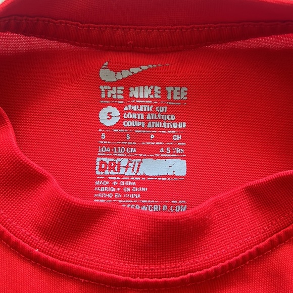 Nike toddler red crew neck T-shirt - Picture 2 of 6